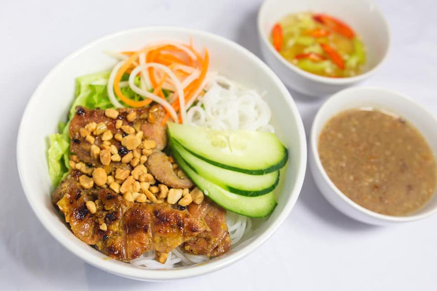 Barbecue pork with fresh rice paper - Hoi An tours