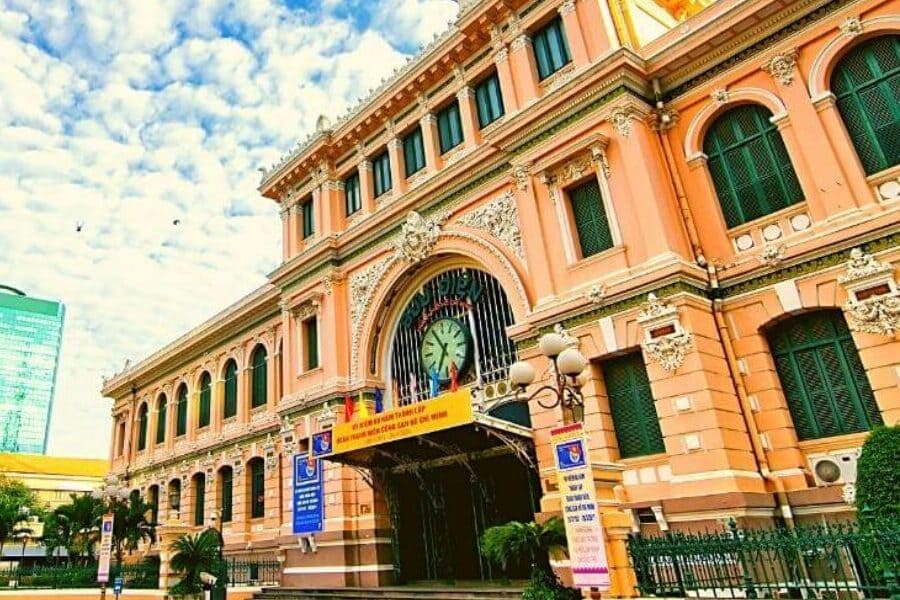 Saigon Central Post Office, a must- visit attraction in Sai Gon